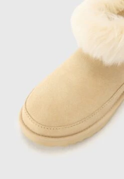 Ugg CLASSIC CHALET - Winter Boots - Sandcastle -Trade INN 173c9f2551ce435c8c92e341c2037775