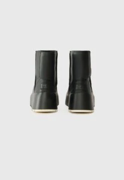 Ugg CLASSIC STREETSCAPE - Winter Boots - Black/jasmine -Trade INN 1a27c7cd5d3649ca82facd94f18c4a16