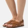 Ugg Solivan Slingback - Sandals - Tan -Trade INN 22c66731aebd45f595efb96a7a5562e5