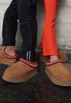 Ugg TAZZ UNISEX - Clogs - Rocky Oak -Trade INN 28b7e38c57f847a39738ecef721c6c6c 1