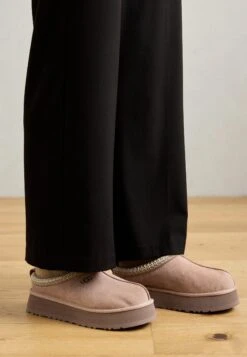 Ugg TAZZ II - Clogs - Muted Brass 23 Ugg TAZZ II - Clogs - Muted Brass -Trade INN 2938710c49cc4beca450b277d39ee5ba 6