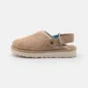 Ugg Goldencoast Clog - Mules - Sand/Santorini 1 Ugg Goldencoast Clog - Mules - Sand/Santorini -Trade INN 2961a2261f794b18b2a39a0cde2e6587