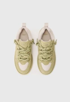 Ugg LOWMEL - Trainers - Muted Brass -Trade INN 33f8b5b5b24f4cd7bee2196fe22a8e2e