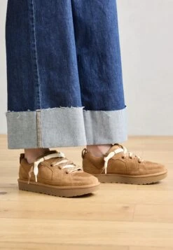 Ugg LOWMEL - Trainers - Jasmine 22 Ugg LOWMEL - Trainers - Jasmine -Trade INN 3446002f944f44c192bb80a27e374c2e 1