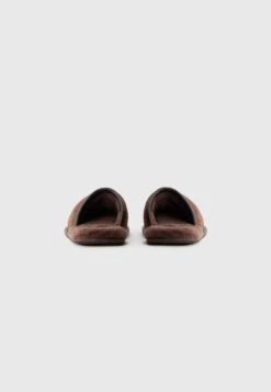 Ugg Slippers - Dusted Cocoa -Trade INN 3ce8bc32b94b4625ad4a5e2cdc27ff0f