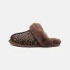 Ugg SCUFFETTE CASPIAN - Slippers - Burnt Cedar -Trade INN 3e20c130beb64594ab45456166687924