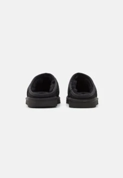 Ugg CLASSIC SLIP ON UNISEX - Slippers - Black -Trade INN 44a45e5298064abd853ec3ee328a9ab7