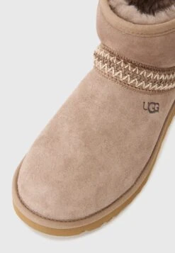 Ugg CLASSIC MINI CRESCENT - Ankle Boots - Caribou -Trade INN 47485ee0bd5d41f4ae479e97ce1e9ba3