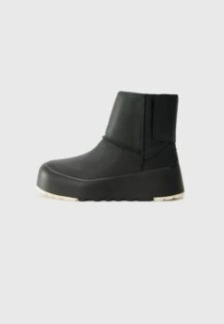 Ugg CLASSIC STREETSCAPE - Winter Boots - Black/jasmine