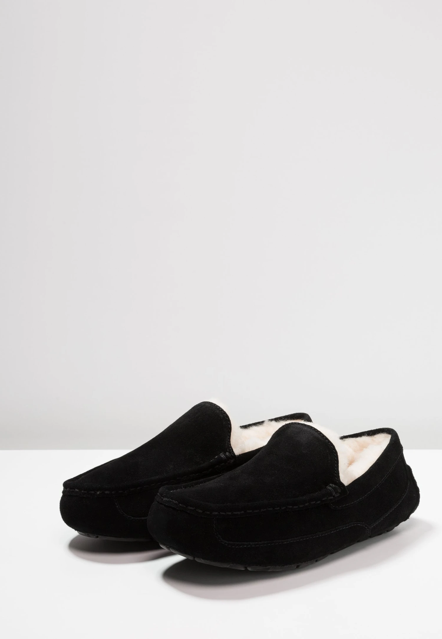 Ugg Ascot - Slippers - Black 5 Ugg Ascot - Slippers - Black - Image 3
