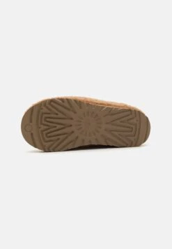Ugg TASMAN MAXI CURLY - Slippers - Chestnut -Trade INN 6dee7557bdf04272ac135137b6529820
