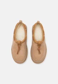 Ugg TASMAN CRAFTED REGENERATE UNISEX - Slip-ons - Sand -Trade INN 70d856cbd1704dd49aa68cebfbc12d21
