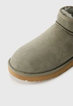 Ugg CLASSIC ULTRA MINI - Winter Boots - Moss Green/amphora -Trade INN 732991b4c606418b811ced61b7e32921