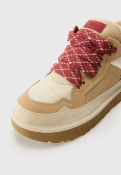 Ugg LOWMEL - Trainers - Driftwood/biking Red -Trade INN 74650cea9bd64fec81f0114f18567118