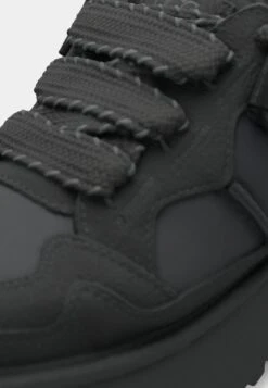 Ugg ASTROMEL - Trainers - Black -Trade INN 8d7097d26955442eb8754c07464ca8b9