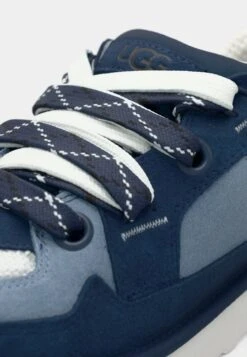 Ugg LOWMEL - Skate Shoes - Deep Ocean/whale -Trade INN 90937ffd0bd04147839ad06daad3f9f9