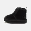 Ugg Accessible Neumel Ez-Fit Unisex - Classic Ankle Boots - Black -Trade INN 986d40f6005c463ab17526fb4348991b