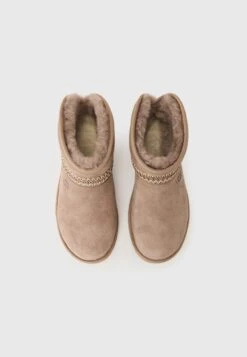 Ugg CLASSIC MINI CRESCENT - Ankle Boots - Caribou -Trade INN 9f6cf3f1b12e49c095803da49817daae