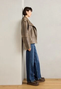 Ugg TAZZ CASPIAN - Clogs - Burnt Cedar -Trade INN a03b4b8b57794b92a30edd075c7d45a9