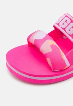 Ugg Zuma Sling Camopop Unisex - Sandals - Taffy Pink -Trade INN acede35e4659466d8ae9c42177961406