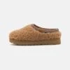 Ugg TASMAN MAXI CURLY - Slippers - Chestnut -Trade INN af74f7752ec74e45a0d03dc386eac9cd