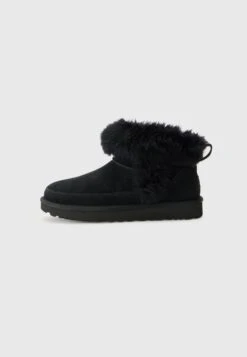 Ugg CLASSIC CHALET - Winter Boots - Sandcastle -Trade INN baa2a3b3e02346df984f0863b55de951 1