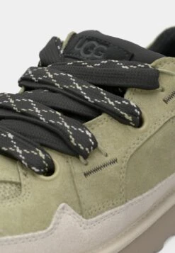 Ugg LOWMEL - Skate Shoes - Muted Brass/putty -Trade INN bf9063ad66604605be31a9c73c1b19b0