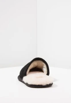 Ugg Scuff - Slippers - Black -Trade INN c0219143325a41e1997cb0a8e2c640a7