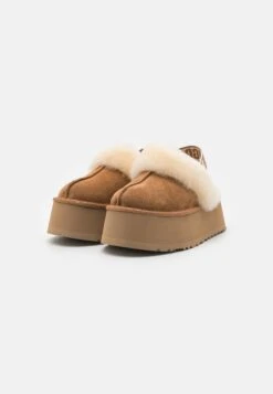 Ugg FUNKETTE - Heeled Mules - Chestnut -Trade INN c086cf8f64ea41b0be0bf61b318ac014