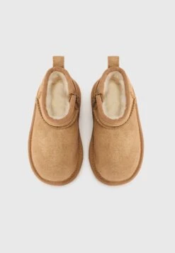 Ugg CLASSIC DAZZLE - Winter Boots - Chestnut -Trade INN c0ca76d611674f3b833a7525d0305355