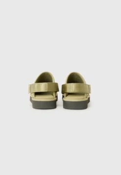 Ugg GOLDENCOAST - Clogs - Muted Brass-coloured/magnolia Leaf -Trade INN c732ae75dcf34406bfdc1708a899cb93