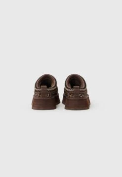 Ugg TAZZ CASPIAN - Clogs - Burnt Cedar -Trade INN c97743de4a5b4d7dbe4c6aa034cc7773