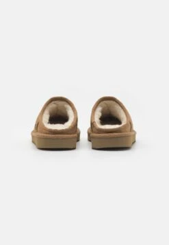 Ugg CLASSIC SLIP ON UNISEX - Slippers - Chestnut -Trade INN cb9117892061445dbbecb923a6586af4
