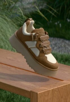 Ugg ASTROMEL - Trainers - Black -Trade INN d8fb7e3f81f94ef0895d700cff0570c8