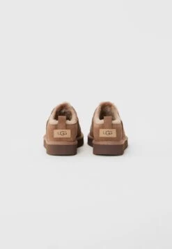 Ugg CLASSIC MICRO UNISEX - Slippers - Rocky Oak -Trade INN e4c7ede9ef354bbf864365e43fcddcc5