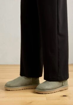 Ugg CLASSIC ULTRA MINI - Winter Boots - Burnt Magenta​ -Trade INN eaf1f0fafd0a4cbd90ad7bac8e4c4b6c 3