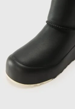 Ugg CLASSIC STREETSCAPE - Winter Boots - Black/jasmine -Trade INN eb0c01a6b31b4d65a300cda54d6767f3