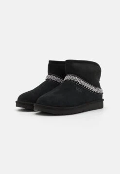 Ugg CLASSIC MINI CRESCENT - Ankle Boots - Black -Trade INN edd475ddcd91426eaee717de377d79c9