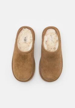 Ugg CLASSIC SLIP ON UNISEX - Slippers - Chestnut -Trade INN efc1cf81860447bdbe8a76c1bf070bac