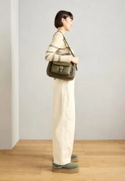 Ugg TAZZELLE - Winter Boots - Moss Green -Trade INN f2a5f59adb2e43d6b03bcaabe5df4ce1