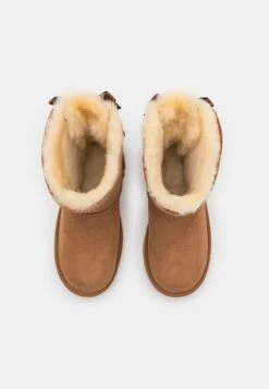 Ugg BAILEY BOW - Boots - Chestnut -Trade INN fa2985ab23424984993bf705e3077e1e