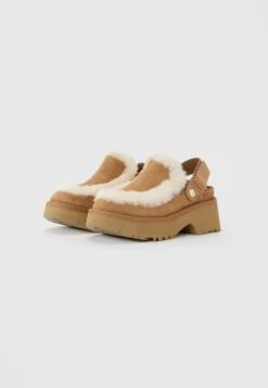 Ugg ESMEE - Clogs - Chestnut 13 Ugg ESMEE - Clogs - Chestnut -Trade INN fad8905d23c34fae971ca2f2e2321f83